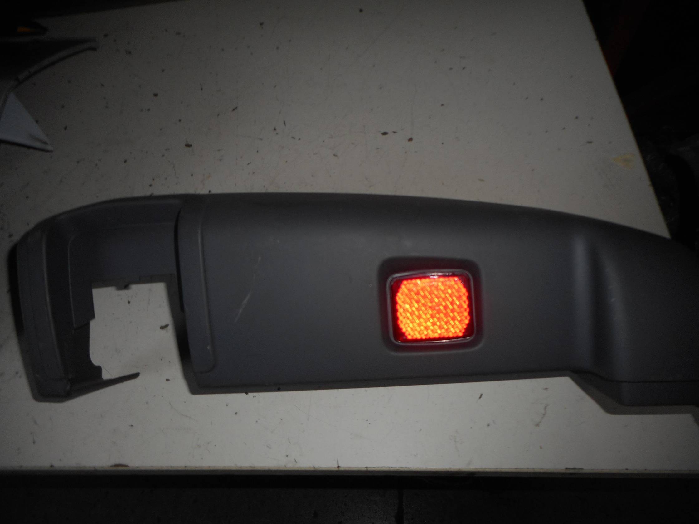 Paraurti post. lat. dx.